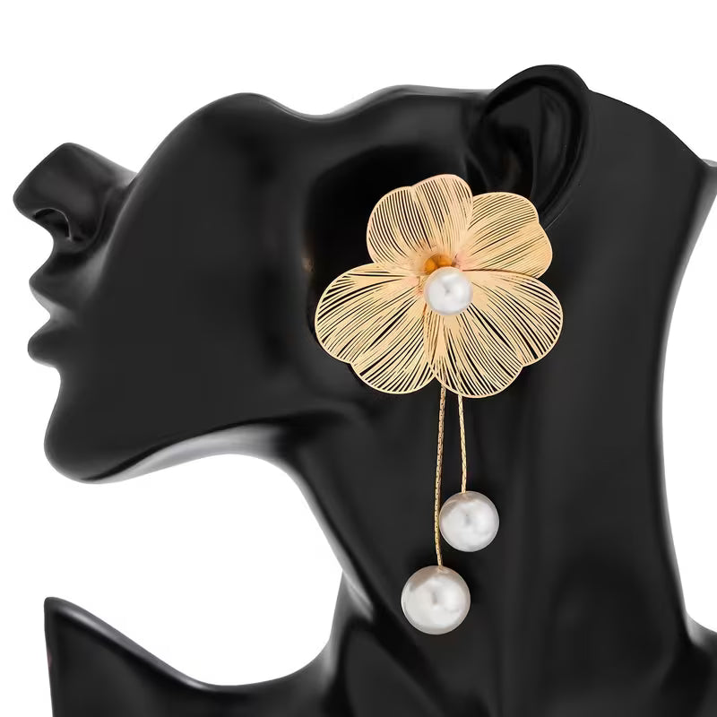 1 Pair of Bohemian Style Ginkgo Leaf Flower Metallic Irregular Line Versatile Fashion Tassel Faux Pearl Earrings