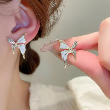 Fashion Cute Butterfly Stud Earrings for Women White Enamel Oil Crystal Wings Earrings Party Sweet Golden Color Metal Jewelry