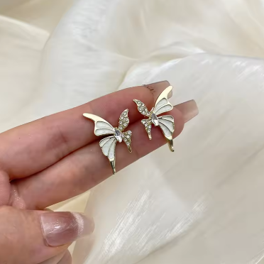 Fashion Cute Butterfly Stud Earrings for Women White Enamel Oil Crystal Wings Earrings Party Sweet Golden Color Metal Jewelry