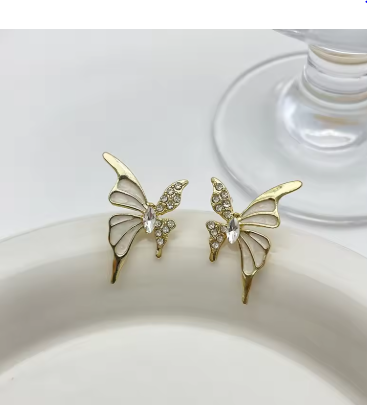 Fashion Cute Butterfly Stud Earrings for Women White Enamel Oil Crystal Wings Earrings Party Sweet Golden Color Metal Jewelry