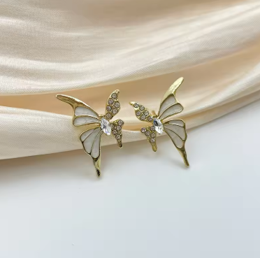 Fashion Cute Butterfly Stud Earrings for Women White Enamel Oil Crystal Wings Earrings Party Sweet Golden Color Metal Jewelry