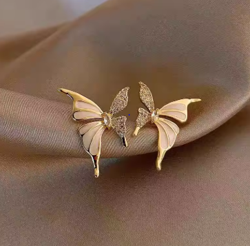 Fashion Cute Butterfly Stud Earrings for Women White Enamel Oil Crystal Wings Earrings Party Sweet Golden Color Metal Jewelry