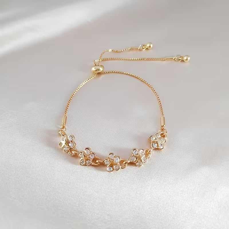 A Vintage-inspired, Simple, Fashionable, and Versatile Synthetic Zirconia Floral Valentine's Day Bracelet