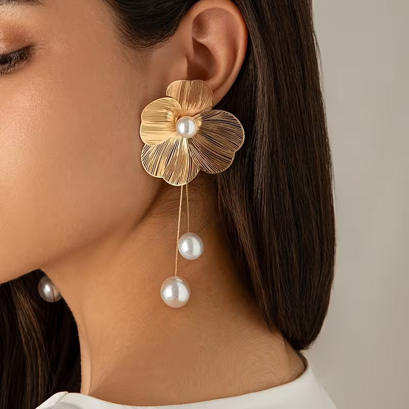 1 Pair of Bohemian Style Ginkgo Leaf Flower Metallic Irregular Line Versatile Fashion Tassel Faux Pearl Earrings