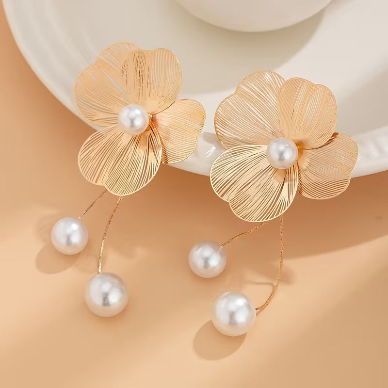 1 Pair of Bohemian Style Ginkgo Leaf Flower Metallic Irregular Line Versatile Fashion Tassel Faux Pearl Earrings