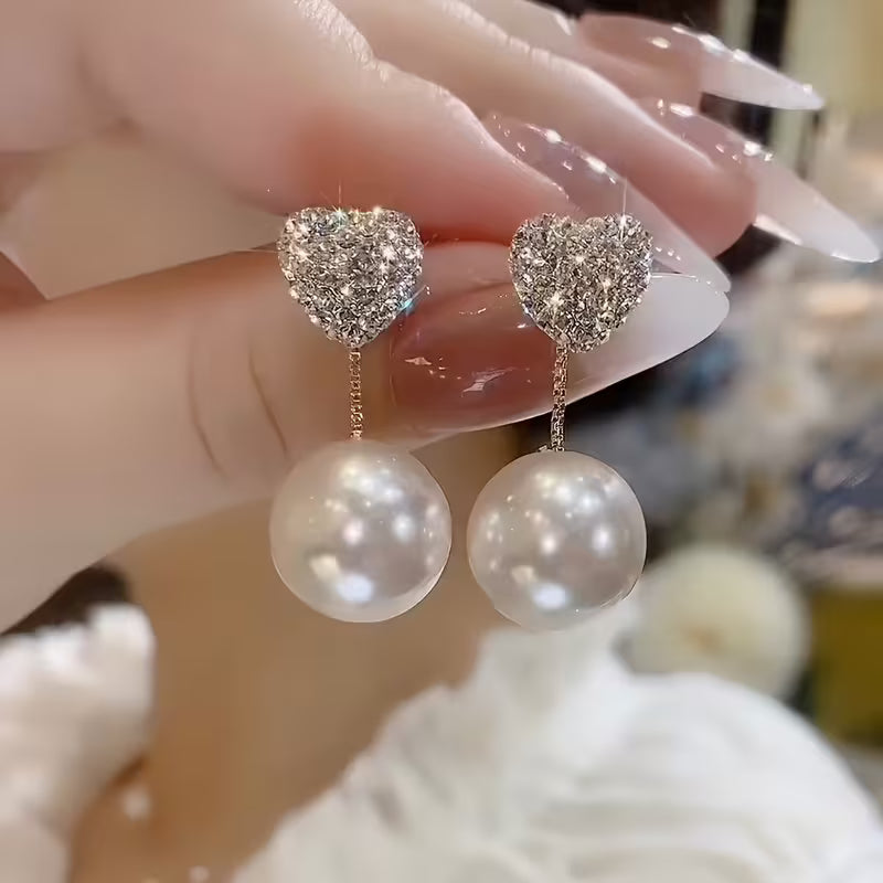A Pair of Heart-Shaped Earrings, a Unique French Style Suitable for a Charming