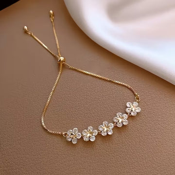 A Vintage-inspired, Simple, Fashionable, and Versatile Synthetic Zirconia Floral Valentine's Day Bracelet